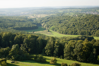 Luftaufnahme von Naturschutzgebiet Kettelbachtal im Ortsteil Obernhausen in Birkenfeld im Bundesland Baden-Württemberg, Deutschland