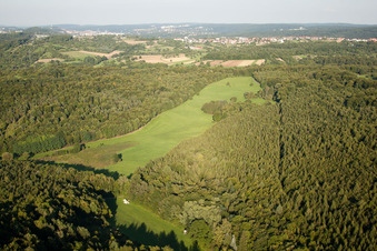 Naturschutzgebiet Kettelbachtal im Ortsteil Obernhausen in Birkenfeld im Bundesland Baden-Württemberg, Deutschland aus der Vogelperspektive
