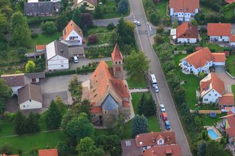 Luftbild von Kath. Kirche St. Michael in Insheim im Bundesland Rheinland-Pfalz, Deutschland