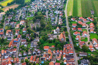Luftaufnahme von Kath. Kirche St. Michael in Insheim im Bundesland Rheinland-Pfalz, Deutschland