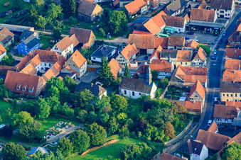 Protest. Kirche am Friedhof in Impflingen im Bundesland Rheinland-Pfalz, Deutschland