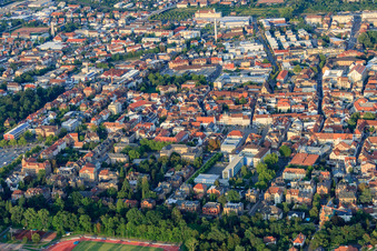Westring mit Otto-Hahn-Gymnasium in Landau in der Pfalz im Bundesland Rheinland-Pfalz, Deutschland