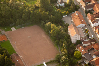 Godramstein, Sportplatz hinterm Dorfgemeinschaftshaus "Klincksche Mühle" in Landau in der Pfalz im Bundesland Rheinland-Pfalz, Deutschland