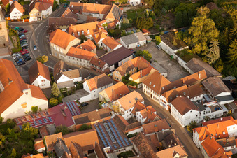 Ortsteil Godramstein in Landau in der Pfalz im Bundesland Rheinland-Pfalz, Deutschland aus der Drohnenperspektive