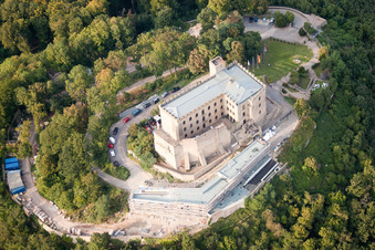 Schrägluftbild von Hambach, Hambacher Schloß im Ortsteil Hambach an der Weinstraße in Neustadt an der Weinstraße im Bundesland Rheinland-Pfalz, Deutschland