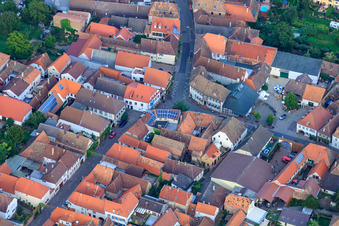 Theresienstraße x Weinstr in Rhodt unter Rietburg im Bundesland Rheinland-Pfalz, Deutschland