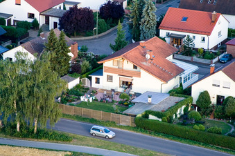 Schrägluftbild von Maxstr in Hatzenbühl im Bundesland Rheinland-Pfalz, Deutschland