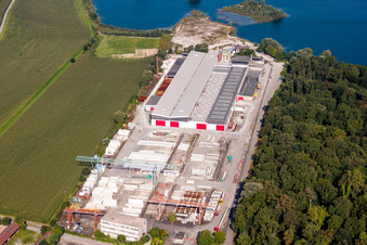 Luftaufnahme von Beton- und Baustoffmischwerk der Betonfertigteilewerk Linkenheim GmbH & Co. KG in Linkenheim-Hochstetten im Bundesland Baden-Württemberg, Deutschland