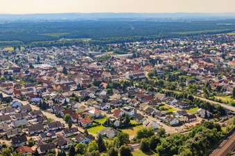 Huttenheimer Landstr im Ortsteil Neudorf in Graben-Neudorf im Bundesland Baden-Württemberg, Deutschland