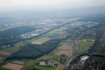 Hagsfeld, Industriegebiet von Norden im Ortsteil Grötzingen in Karlsruhe im Bundesland Baden-Württemberg, Deutschland