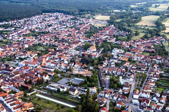 Luftbild von Stadt von Osten in Rülzheim im Bundesland Rheinland-Pfalz, Deutschland
