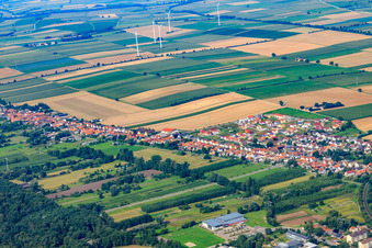 Saarstraße von Südosten in Kandel im Bundesland Rheinland-Pfalz, Deutschland