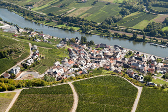 Schrägluftbild von Wormeldange im Bundesland Gréiwemaacher, Luxemburg