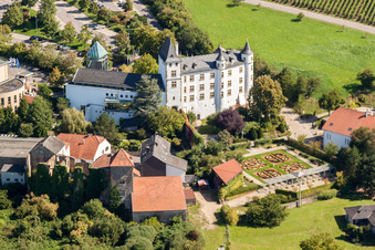 Luftbild von Perl-Nennig, Victor's Residenz-Hotel Schloss Berg im Bundesland Saarland, Deutschland