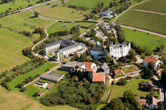 Luftaufnahme von Perl-Nennig, Victor's Residenz-Hotel Schloss Berg im Bundesland Saarland, Deutschland
