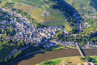 Altstadt unter den Weinbergen im Ortsteil Beurig in Saarburg im Bundesland Rheinland-Pfalz, Deutschland