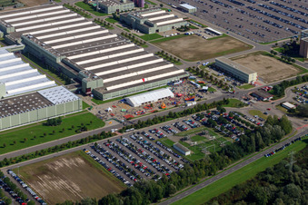 Luftaufnahme von Daimler / Mercedes Benz GLC auf der Insel Grün in Germersheim im Bundesland Rheinland-Pfalz, Deutschland