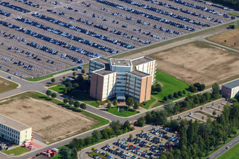 Daimler / Mercedes-Benz Global Logistics Center GLC auf der Insel Grün in Germersheim im Bundesland Rheinland-Pfalz, Deutschland