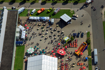 Luftaufnahme von Daimler / Mercedes-Benz Global Logistics Center GLC auf der Insel Grün in Germersheim im Bundesland Rheinland-Pfalz, Deutschland