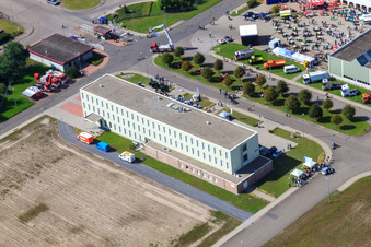 Drohnenbild von Daimler / Mercedes-Benz Global Logistics Center GLC auf der Insel Grün in Germersheim im Bundesland Rheinland-Pfalz, Deutschland