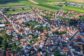 Schrägluftbild von Wörthstr in Hördt im Bundesland Rheinland-Pfalz, Deutschland