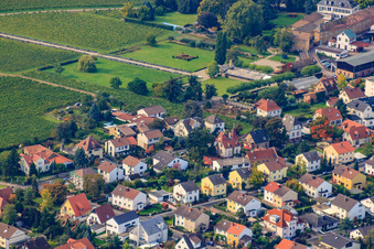 Bahnhofstr in Wachenheim an der Weinstraße im Bundesland Rheinland-Pfalz, Deutschland von oben