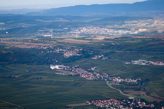 Jerusalemsberg von Osten in Kirchheim an der Weinstraße im Bundesland Rheinland-Pfalz, Deutschland