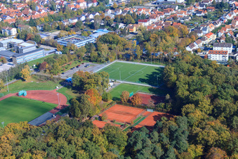 Luftaufnahme von Bienwald-Stadion in Kandel im Bundesland Rheinland-Pfalz, Deutschland