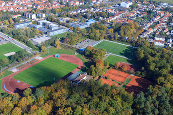 Schrägluftbild von Bienwald-Stadion in Kandel im Bundesland Rheinland-Pfalz, Deutschland