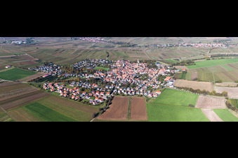 Panorama - Perspektive der Ortsansicht der Straßen und Häuser der Wohngebiete im Ortsteil Mörzheim in Landau in der Pfalz im Bundesland Rheinland-Pfalz, Deutschland