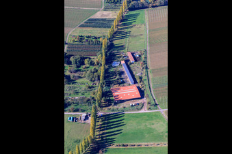 Luftaufnahme von Hirtenbrunner Hof an der Aalmühl in Ilbesheim bei Landau im Bundesland Rheinland-Pfalz, Deutschland