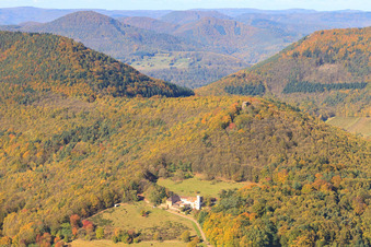 Slevogthof in Leinsweiler im Bundesland Rheinland-Pfalz, Deutschland aus der Luft betrachtet