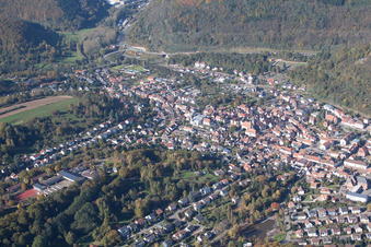Drohnenbild von Annweiler am Trifels im Bundesland Rheinland-Pfalz, Deutschland