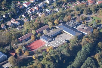 Luftaufnahme von Privates Trifels-Gymnasium in Annweiler am Trifels im Bundesland Rheinland-Pfalz, Deutschland