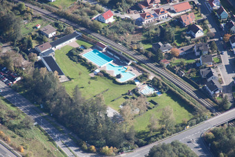 Schwimmbad in Annweiler am Trifels im Bundesland Rheinland-Pfalz, Deutschland