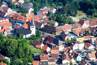 Luftbild von Martinskirche im Ortsteil Berghausen in Pfinztal im Bundesland Baden-Württemberg, Deutschland