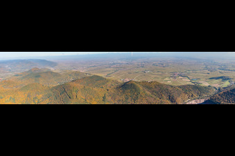 Luftbild von Haardt Panorama hinter der Madenburg in Eschbach im Bundesland Rheinland-Pfalz, Deutschland
