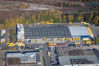 Lagerhallen und Speditionsgebäude SWS-Speditions-GmbH, Ottostraße im Ortsteil Durlach in Karlsruhe im Bundesland Baden-Württemberg, Deutschland vom Flugzeug aus