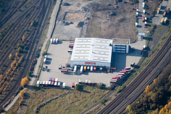 Schrägluftbild von Wofahrtsweierer Straße, Emons Spedition GmbH im Ortsteil Oststadt in Karlsruhe im Bundesland Baden-Württemberg, Deutschland