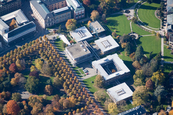 Campus- Gebäude der Universität KIT in Karlsruhe im Ortsteil Innenstadt-Ost im Bundesland Baden-Württemberg, Deutschland