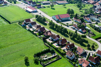 Schleithal im Bundesland Bas-Rhin, Frankreich aus der Drohnenperspektive