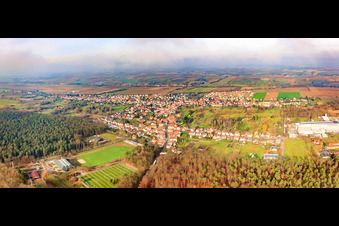 Panorama der Dorfansicht aus Südosten im Ortsteil Schaidt in Wörth am Rhein im Bundesland Rheinland-Pfalz, Deutschland