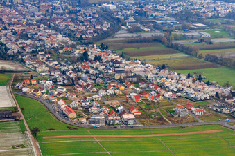 Luftbild von Neubaugebiet Am Höhenweg bei Schnee in Kandel im Bundesland Rheinland-Pfalz, Deutschland