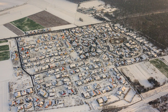 Neubaugebiet an den Tongruben im Winter bei Schnee in Rheinzabern im Bundesland Rheinland-Pfalz, Deutschland