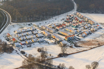 Luftbild von Neubaugebiet Im Schnabel im Winter bei Schnee in Wörth am Rhein im Bundesland Rheinland-Pfalz, Deutschland