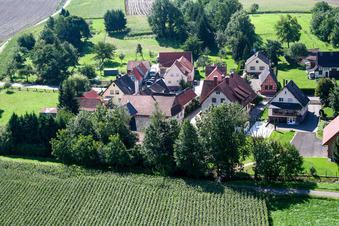 Niederlauterbach(Elsass) im Bundesland Bas-Rhin, Frankreich aus der Drohnenperspektive