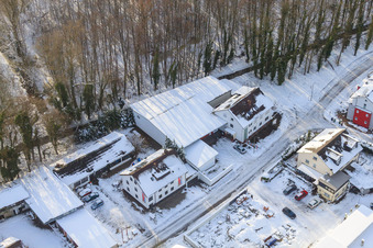 Luftaufnahme von Elsässerstraße Fa. Frey Sondermaschinen bei Schnee im Winter in Kandel im Bundesland Rheinland-Pfalz, Deutschland