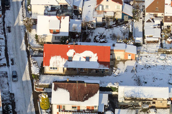 Waldstraße bei Schnee im Winter in Kandel im Bundesland Rheinland-Pfalz, Deutschland