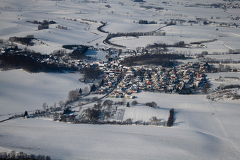 Im Winter bei Schnee in Neewiller-près-Lauterbourg im Bundesland Bas-Rhin, Frankreich