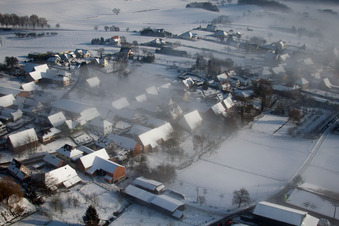 Drohnenbild von Wintzenbach (Elsass) im Bundesland Bas-Rhin, Frankreich